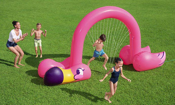 Bestway Jumbo Flamingo Wassersprinkler (3,40 x 1,93m) für 28,94€ (statt 39€)