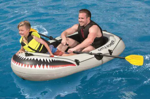 Bestway Schlauchboot Battle Bomber Raft in mit Pumpe für 23,94€ (statt 35€)