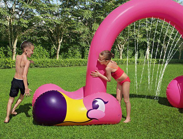 Bestway Jumbo Flamingo Wassersprinkler (3,40 x 1,93m) für 28,94€ (statt 39€)