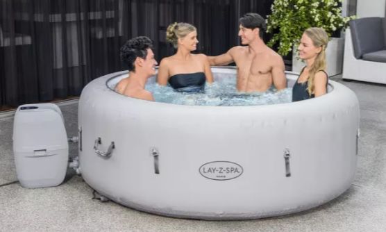 Bestway Lay Z Spa Paris AirJet Whirlpool mit 140 Düsen & LED Lichtstreifensystem für 399€ (statt 470€)