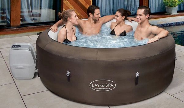 Bestway LAY Z SPA Whirlpool mit Massagefunktion 196x61cm für 399,95€ (statt 500€)