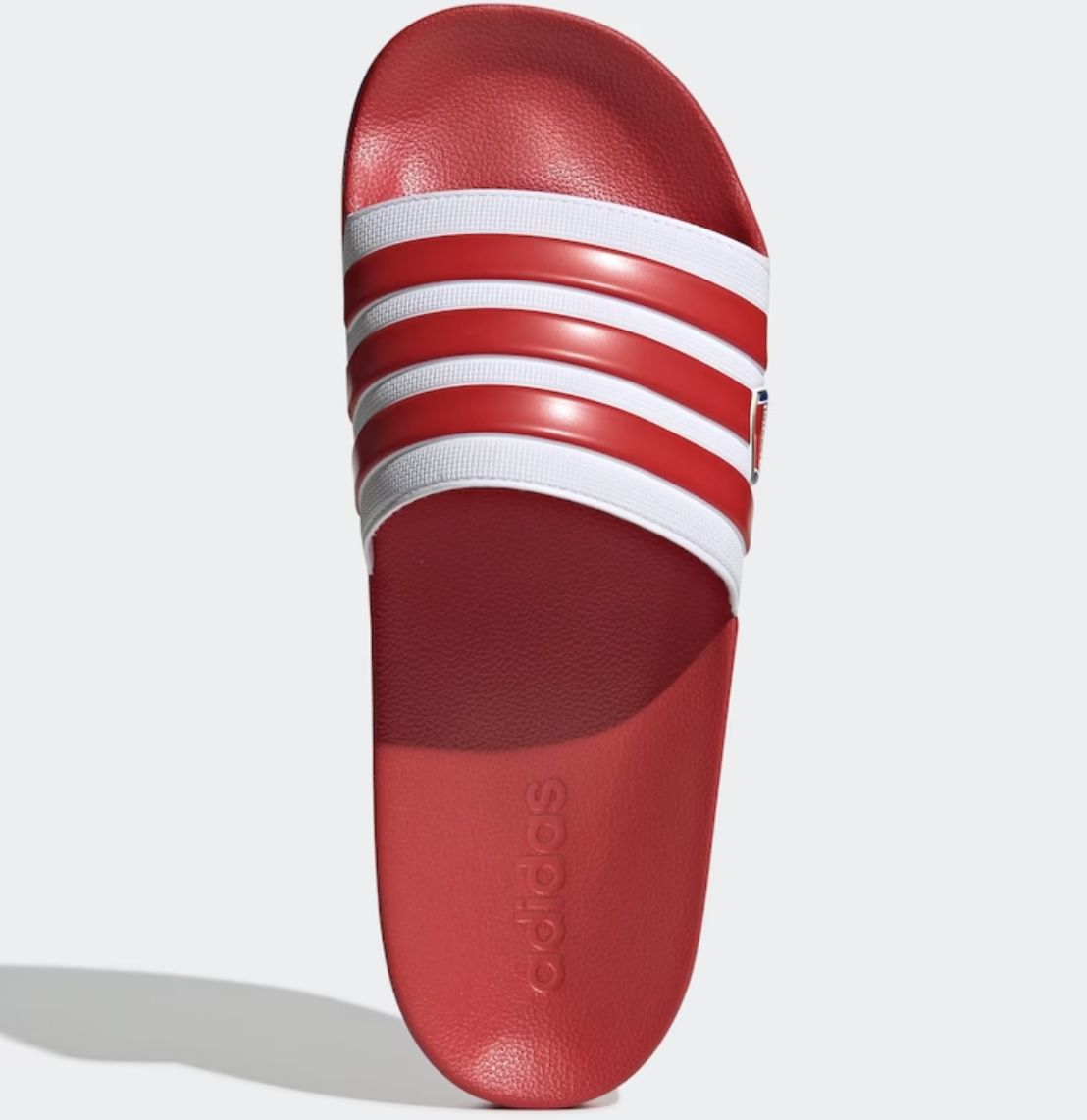 adidas adilette Shower Arsenal Pantoletten in Rot Weiß für 9,99€ (statt 22€)