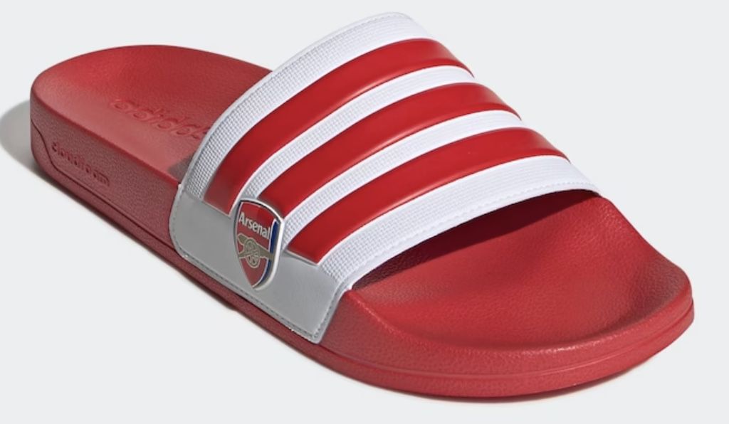 adidas adilette Shower Arsenal Pantoletten in Rot Weiß für 9,99€ (statt 22€)