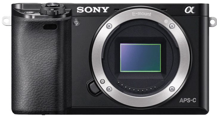 Sony Alpha 6000 24MP Systemkamera + 2 Objektiven + Zubehör für 616,61€ (statt 854€)