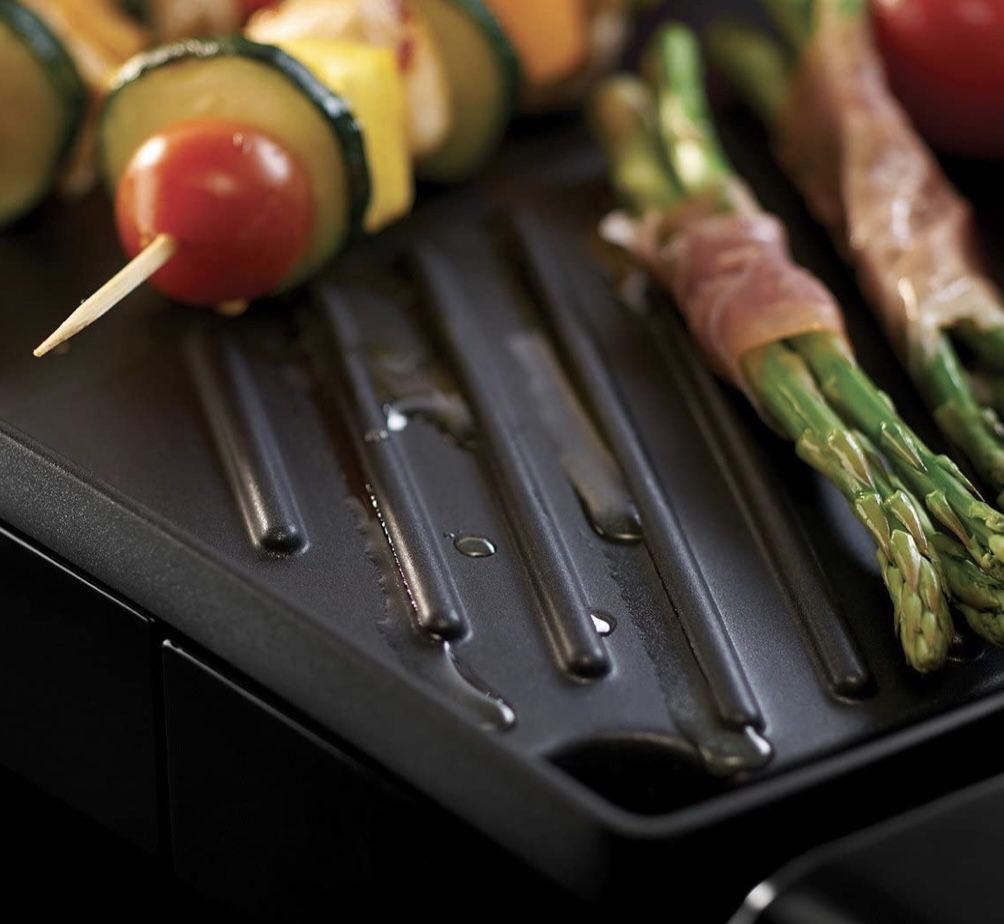 Russell Hobbs 22940 56 Tischgrill Teppan Yaki mit 2.200W in Schwarz für 39,94€ (statt 45€)