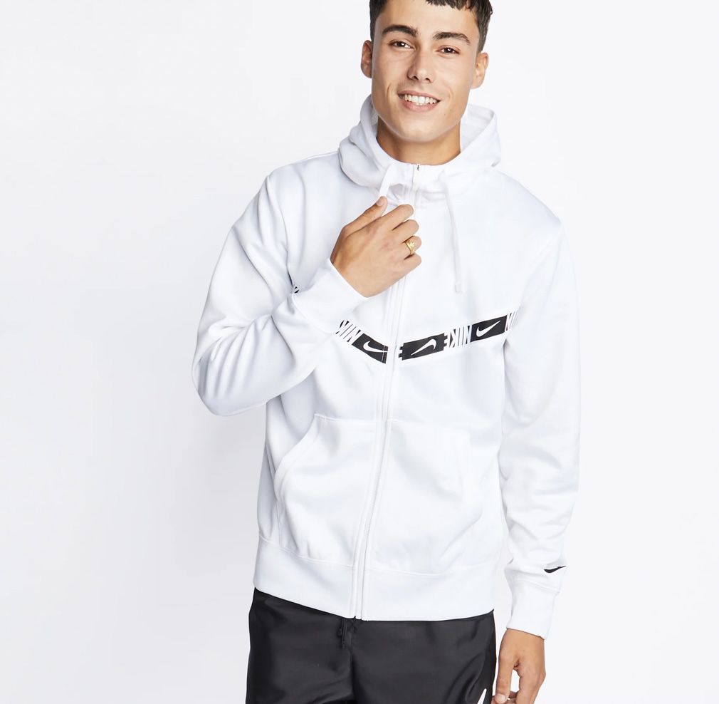 Nike Repeat Herren Hoodie Sweatjacke in Weiß für 55,99€ (statt 70€)