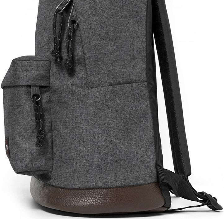 Eastpak Rucksack Wyoming mit recyceltem Material in Black Denim für 31,80€ (statt 47€)