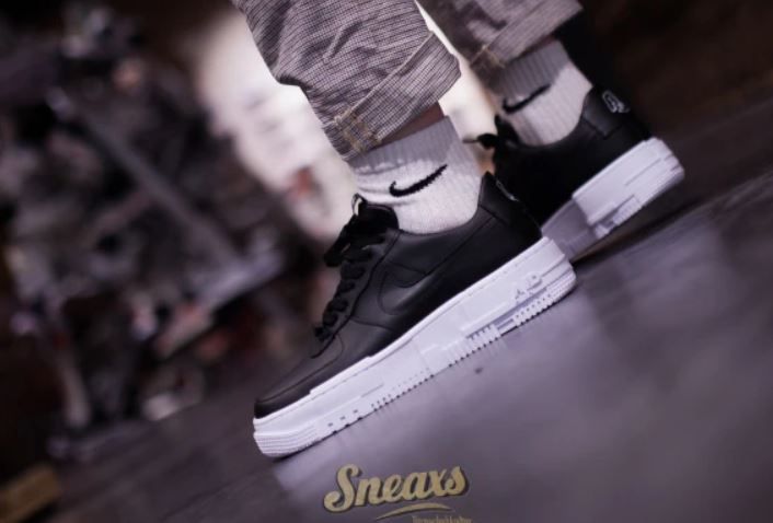 Top! Sneaxs mit 20% extra Rabatt im Sale   z.B. Nike Womens Air Force 1 PIXEL für 75,90€ (statt 104€)