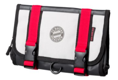 FC Bayern München Kulturbeutel 15 x 25 cm für 11,26€ (statt 17€)