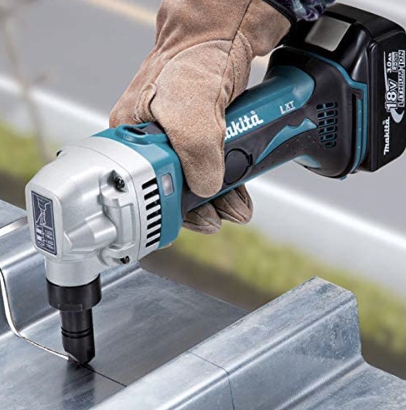 Makita DJN161Z Akku Knabber 1,6mm ohne Akku & ohne Ladegerät für 227,68€ (statt 254€)