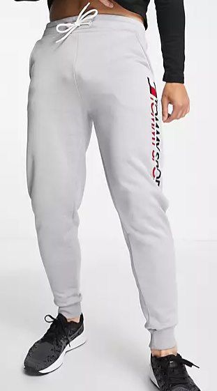 Tommy Hilfiger Jogginghose aus Fleece mit Logo für 38,36€ (statt 62€)