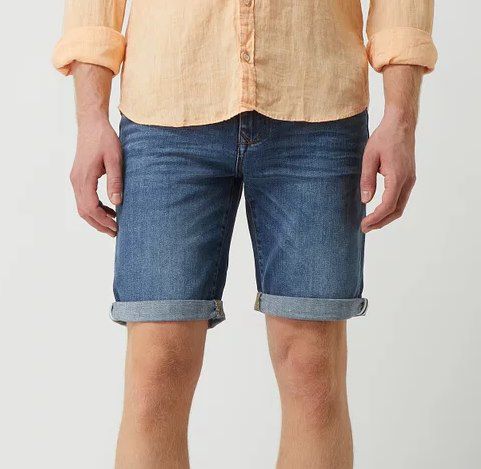 Schnell? McNeal Slim Fit Jeansshorts in vers. Farben für je 9,99€ (statt 30€)