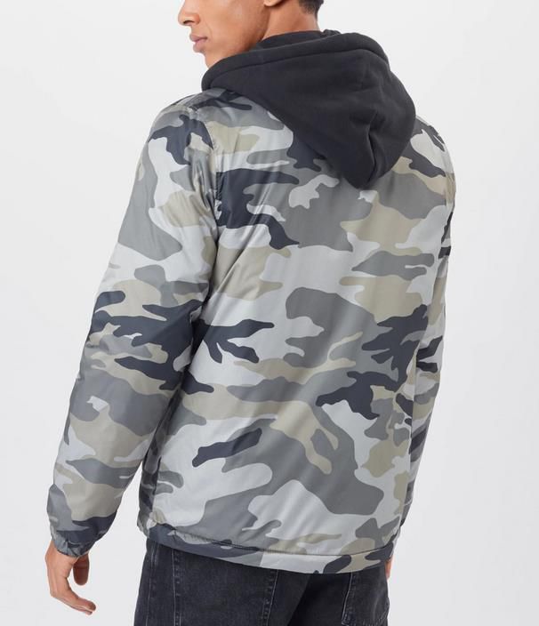 Hollister Jacke in Marine mit Tarn Optik für 37,03€ (statt 52€)