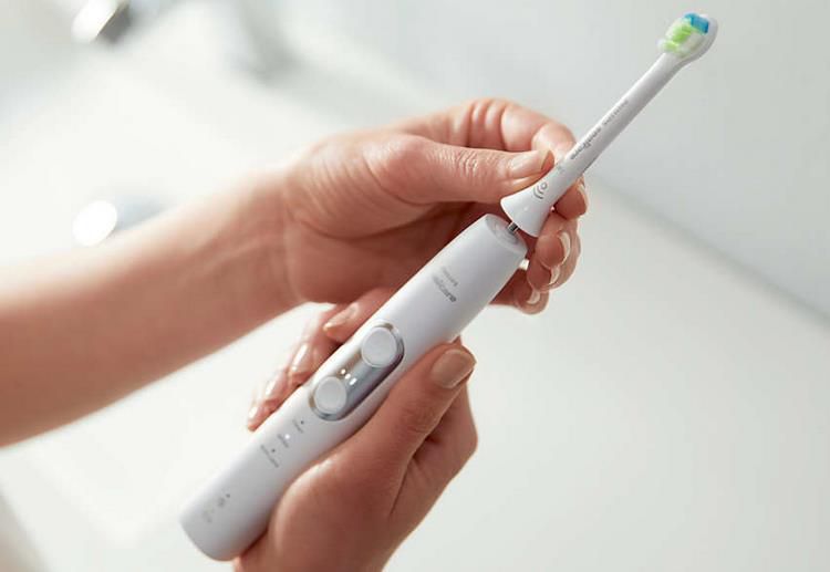 Philips HX6877/34 Sonicare 6100 Zahnbürsten Set für 135,95€ (statt 154€)