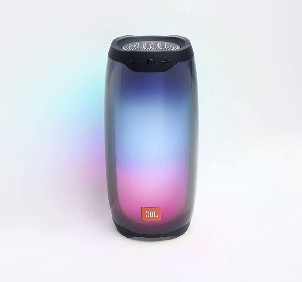 JBL Pulse 4 Wasserdichter Bluetooth Lautsprecher mit 360 Grad Beleuchtung ab 155,37€ (statt 195€)   in Schwarz oder Weiß
