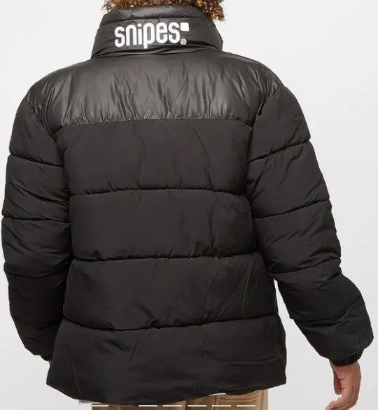 Snipes Small Logo Pufferjacket in Schwarz für 71,99€ statt (90€)