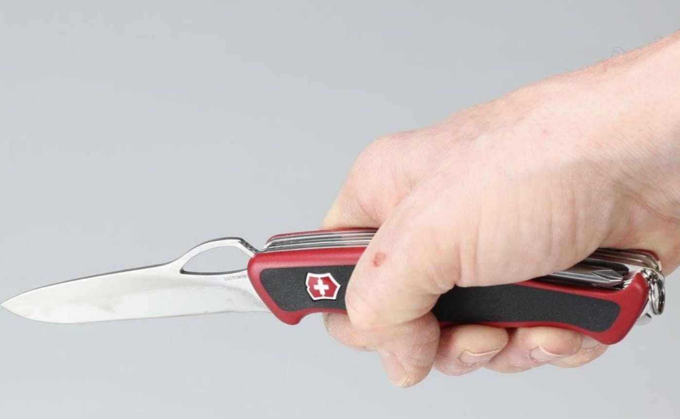 Victorinox Taschenmesser Ranger Grip 58 Hunter mit 13 Funktionen für 56,39€ (statt 76€)