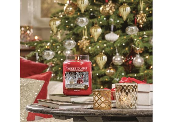 Yankee Candle Duftkerze Christmas Magic für 19,99€ (statt 28€)