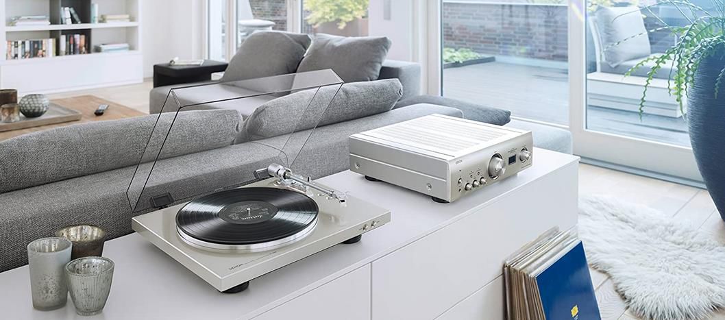 Denon DP 300 F   Plattenspieler mit Riemenantrieb und integrierten Vorverstärker für 209€ (statt 234€)