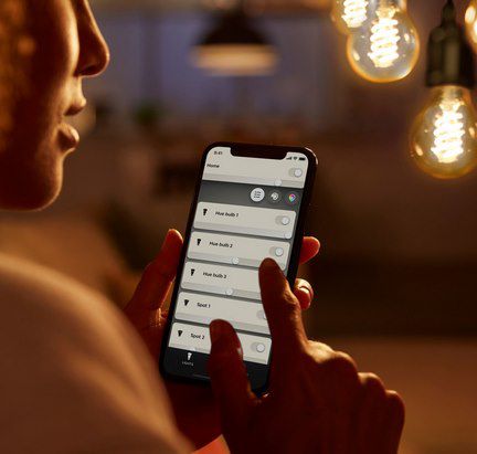 7x PHILIPS Hue White E27 Filament Bluetooth LED Lampe für 111,38€ (statt 140€)