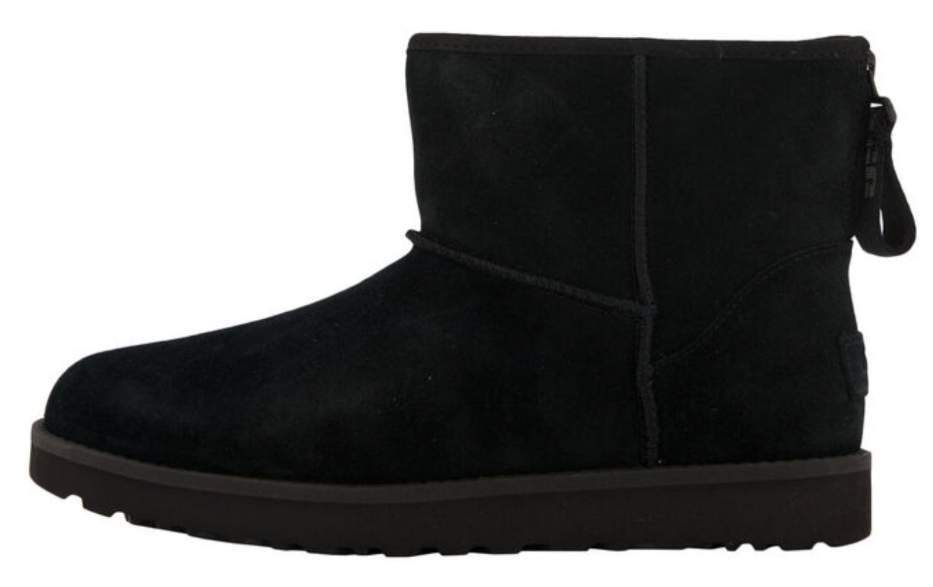 UGG Damen Stiefeletten Classic Mini Logo Zip für 133,72€ (statt 180€)