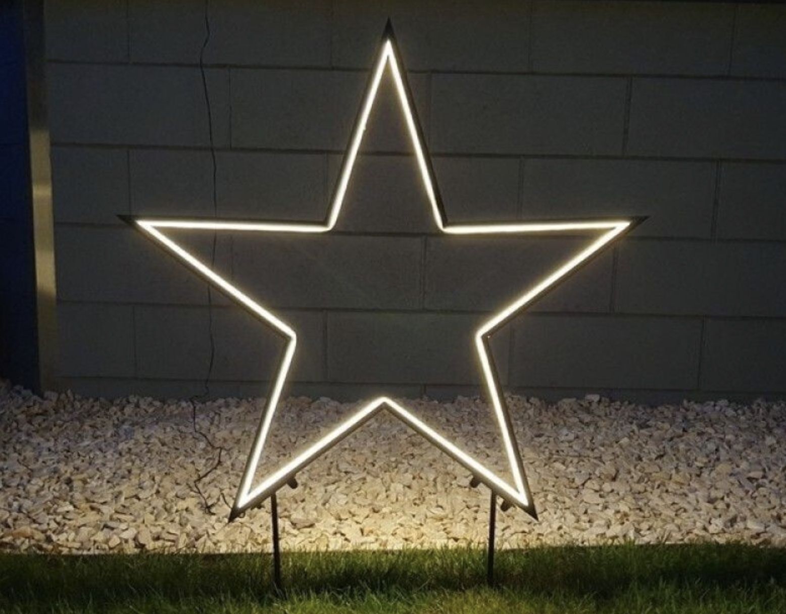 FHS LED Gartenstecker Stern mit 240 LEDs in warmweiß für 24,58€ (statt 60€)