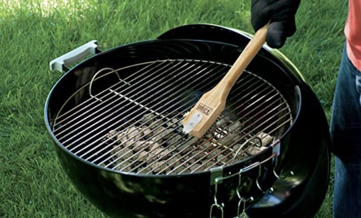 Weber Grillbürste mit Bambusholzgriff 30 cm für 4,71€ (statt 7€)   Prime