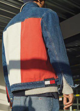 Tommy Jeans Jeansjacke mit Sherpa Innenfutter und Color Block Design für 79€ (statt 105€)