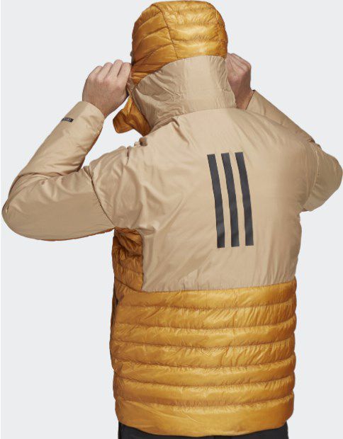 adidas Terrex Herren Daunenjacke MYSHELTER in Beige für 145,72€ (statt 199€)