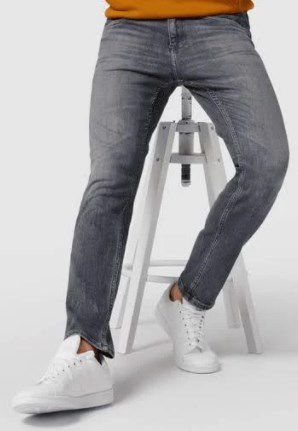 Tommy Jeans Herren Jeans Austin in Slim Fit und Schwarz für 57,72€ (statt 70€)