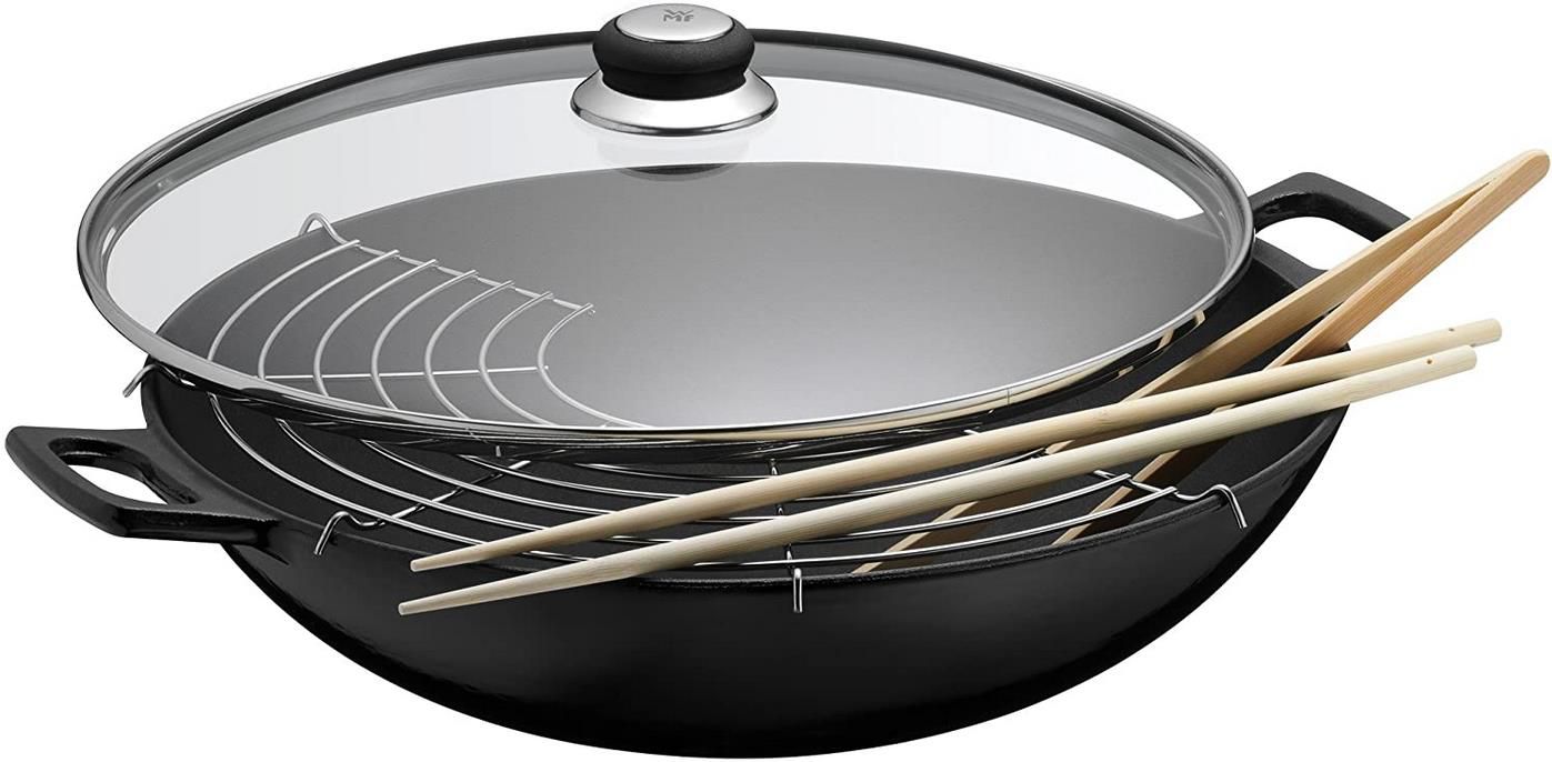 WMF Wok mit Glasdeckel aus Gusseisen mit Zubehör 36 cm für 59,49€ (statt 77€)