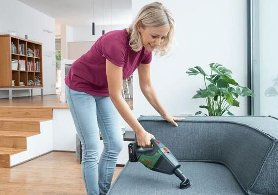 Bosch UniversalVac 18 Akku Handstaubsauger für 99,99€ (statt 133€)