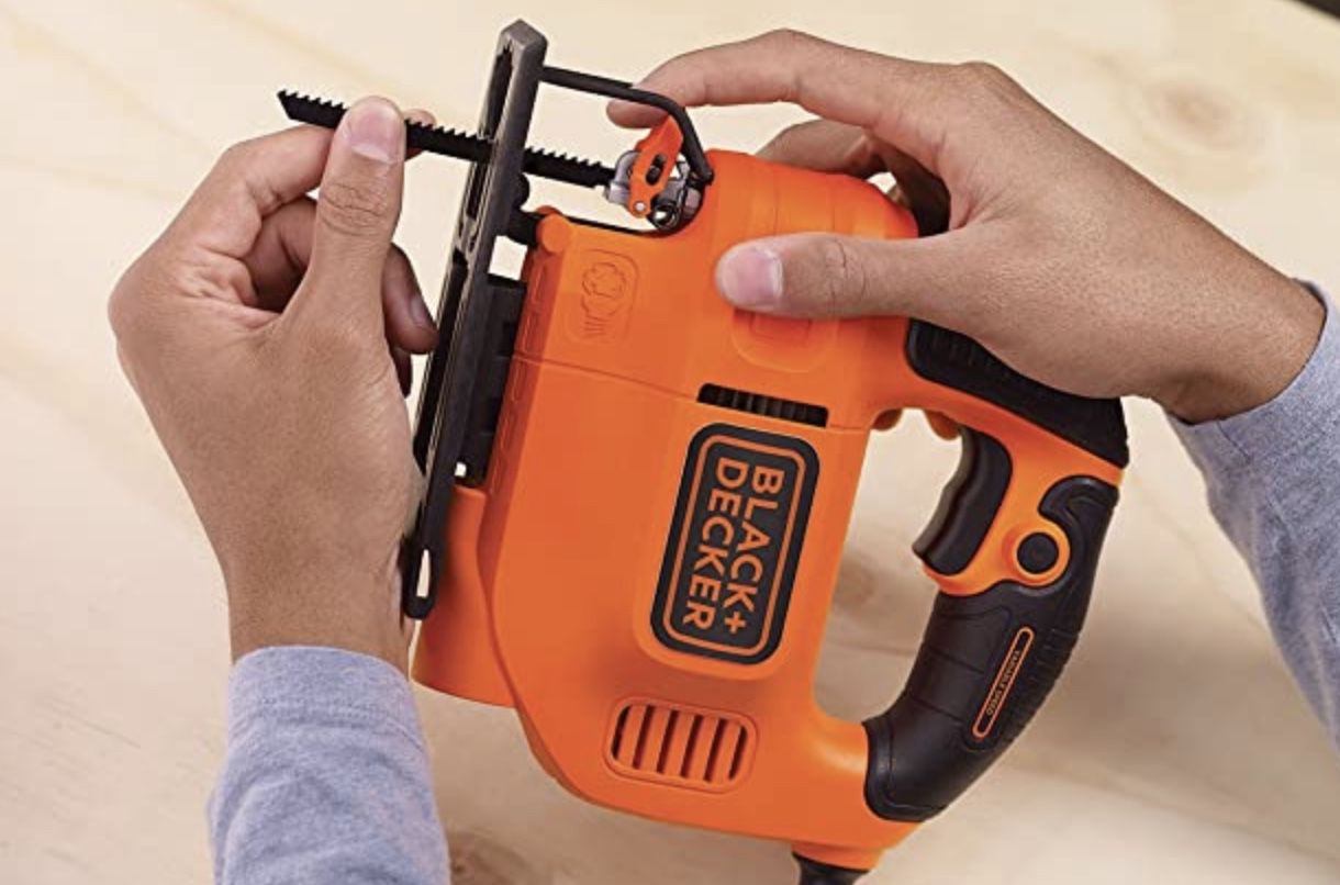Black & Decker KS701E Pendelhubstichsäge für 34,90€ (statt 45€)