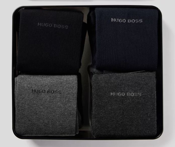 4er Pack BOSS Socken mit Label Stitching in Geschenkbox (Gr. 40/46) für 15,99€ (statt 30€)