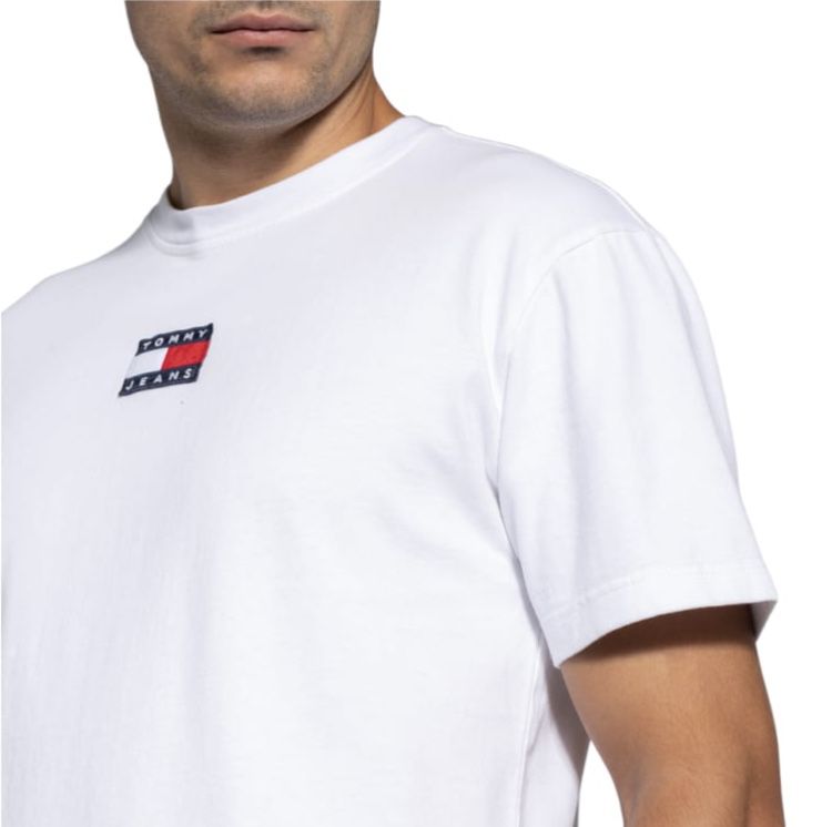 Tommy Jeans Badge T Shirt für 12,74€ (statt 30€)