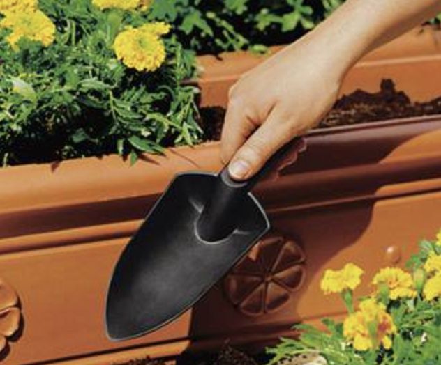 Fiskars Blumenkelle mit 8cm Arbeitsbreite für 4,65€ (statt 6,50€)   Prime