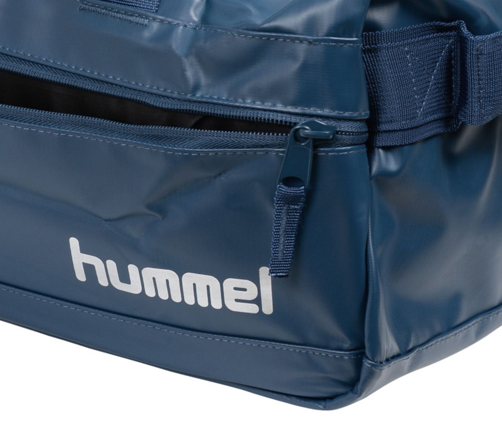 hummel Tech Move Sporttasche mit 33 oder 50 Liter für je 12,83€ (statt 31€)