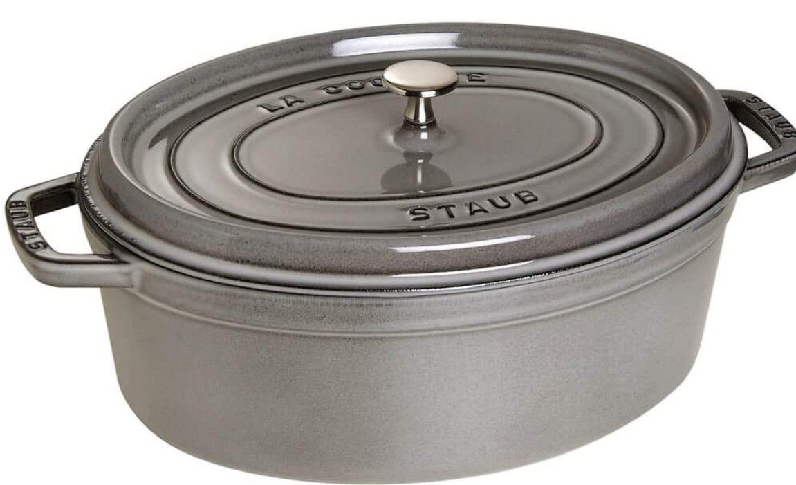 Staub Gusseisen Bratentopf 8 Liter 37 x 31 cm oval in Grau für 170€ (statt 277€)