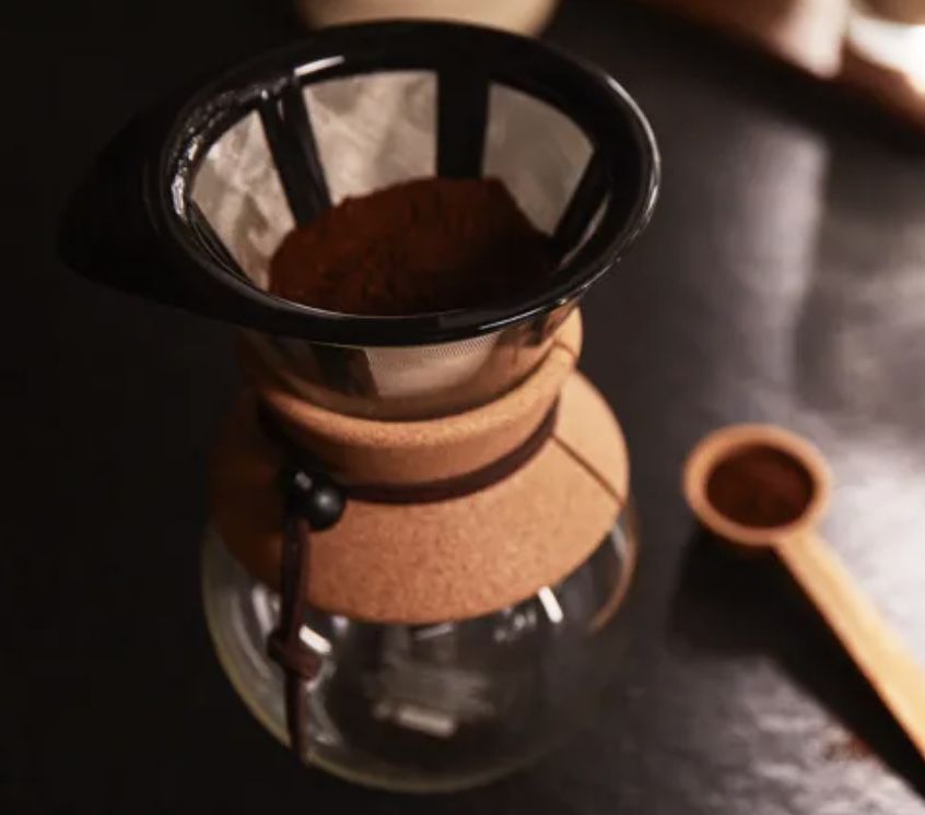 Bodum Pour Over Kaf­fee­be­rei­ter (1 Liter) mit Per­ma­n­ent­fil­ter für 22,34€ (statt 39€)
