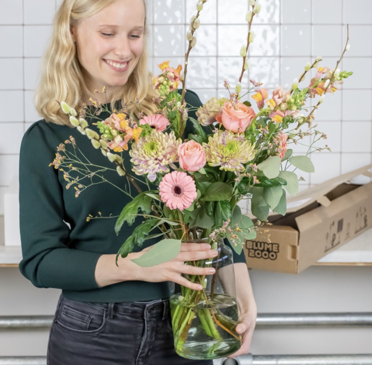 Blumenbox Sophie mit Rosen & Eukalyptus für 10€ inkl. Versand (statt 25€)