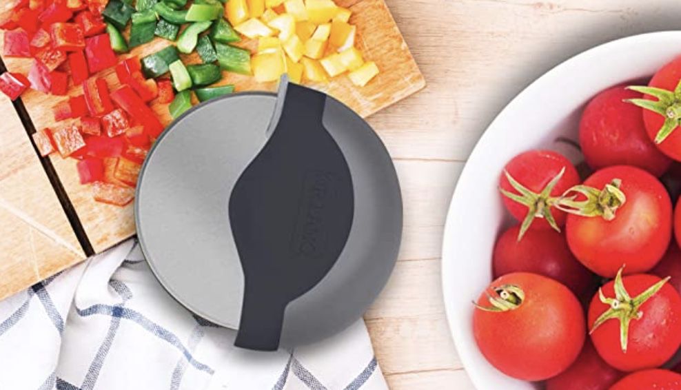 Oriamo Pizzaschneider mit ovaler Griffform & Fingerschutz für 6,99€ (statt 10€)   Prime
