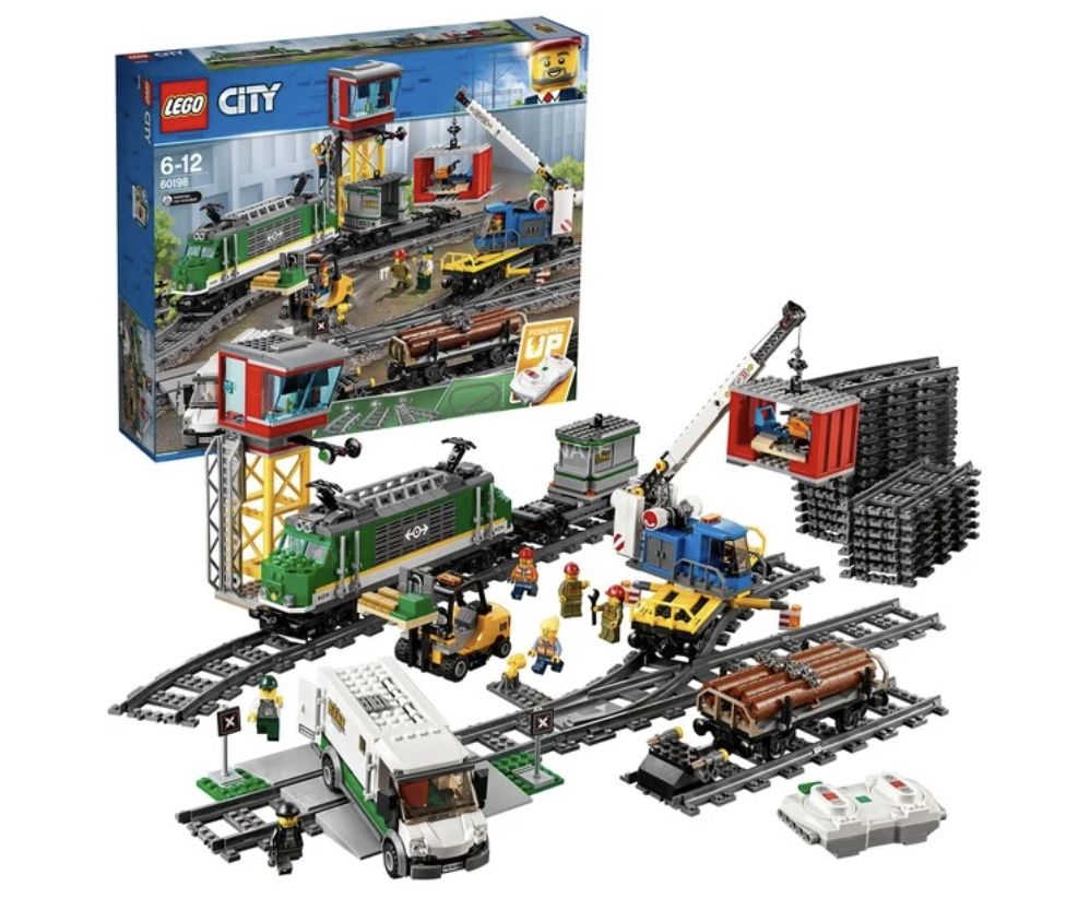 Lego City   Güterzug (60198) für 114,90€ (statt 137€)