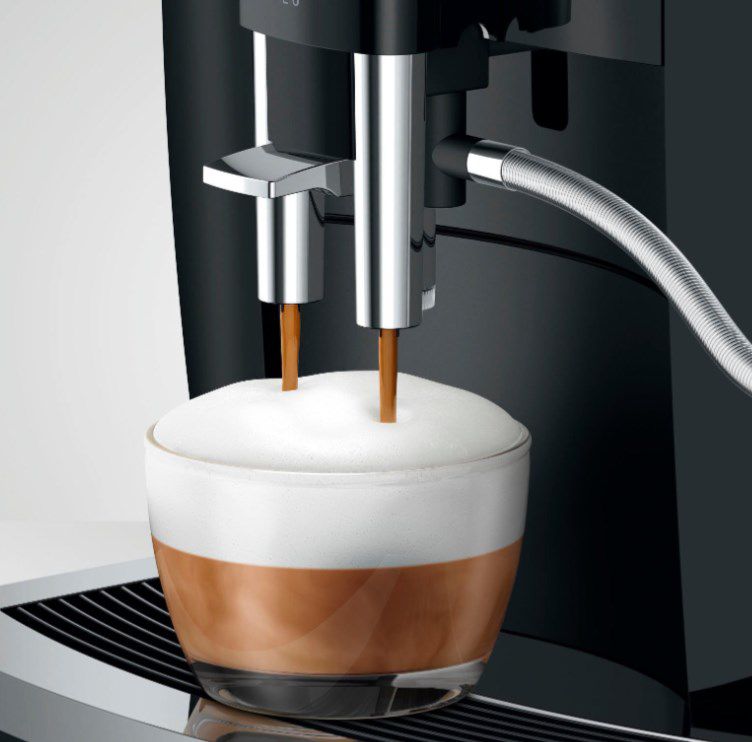 Jura E6 Kaffeevollautomat in Schwarz für 587,24€ (statt 699€)