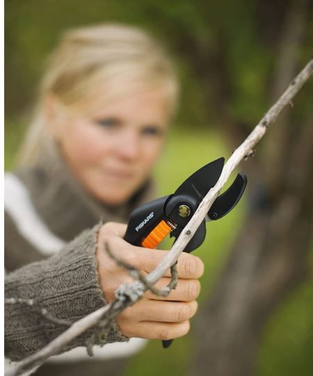 Fiskars P25 Amboss Gartenschere für 8,35€ (statt 16€)  prime