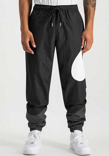 Nike NSW Swoosh Nylonhose in Schwarz für 42,39€ (statt 63€)