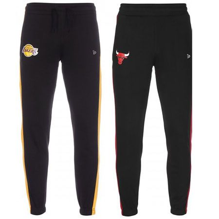 New Era NBA Chicago Bulls oder La Lakers Jogginhosen in Schwarz für je 34,89€ (statt 44€)