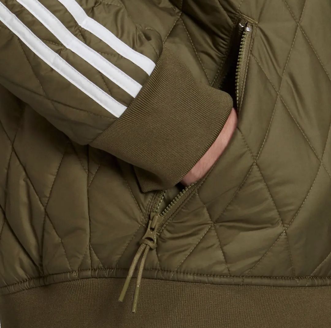 adidas adicolor gesteppte Trainingsjacke in Primegreen für 51,99€ (statt 80€)