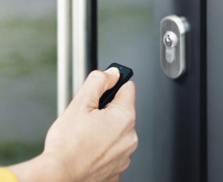 Nuki Smart Lock 3.0 + Bridge + Fob + Door Sensor + Keypad für 322,96€ (statt 402€)