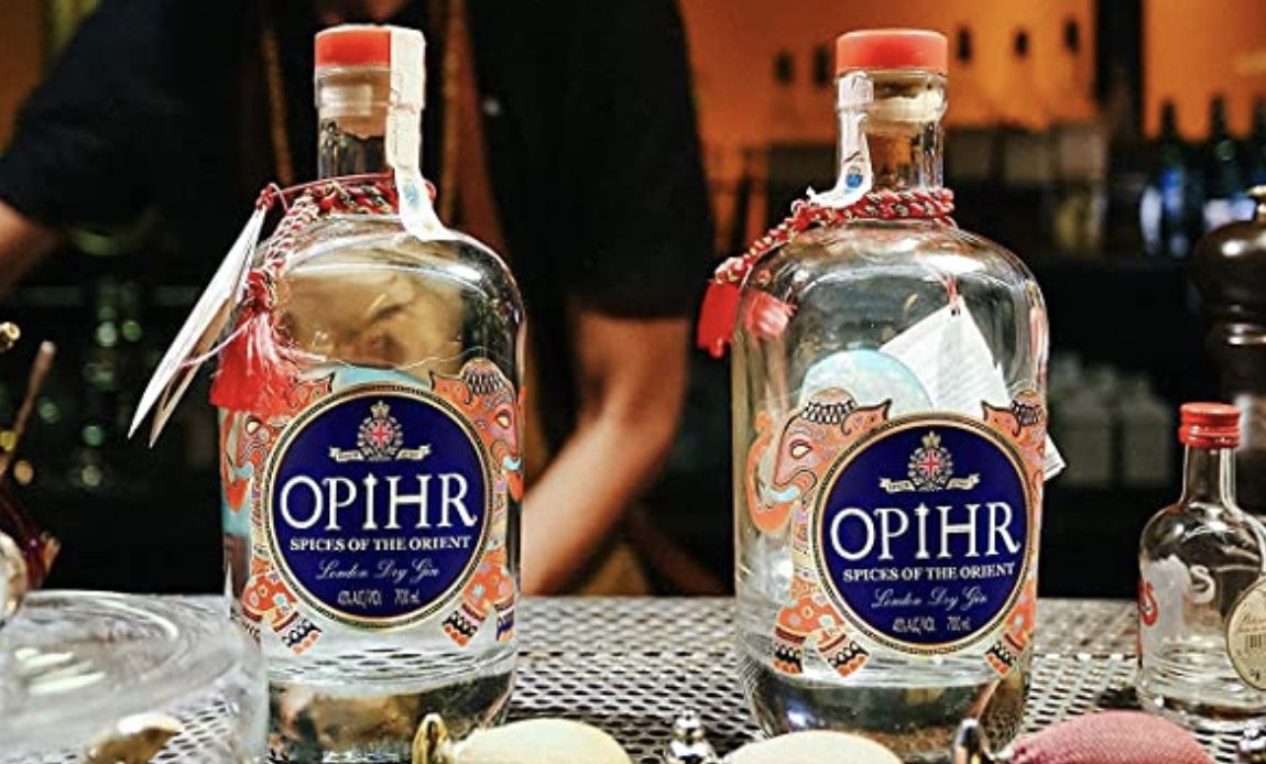 Opihr Oriental Spiced Gin Geschenk Set mit Becher für 19,78€ (statt 30€)   Prime