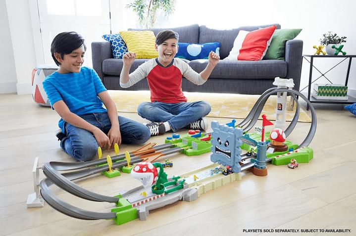 Hot Wheels Mario Kart   Autorennbahn inkl. 2 Spielzeugautos für 59,99€ (statt 90€)